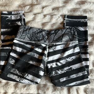 Lululemon Athletica Black and White Leggings with Geometric Print